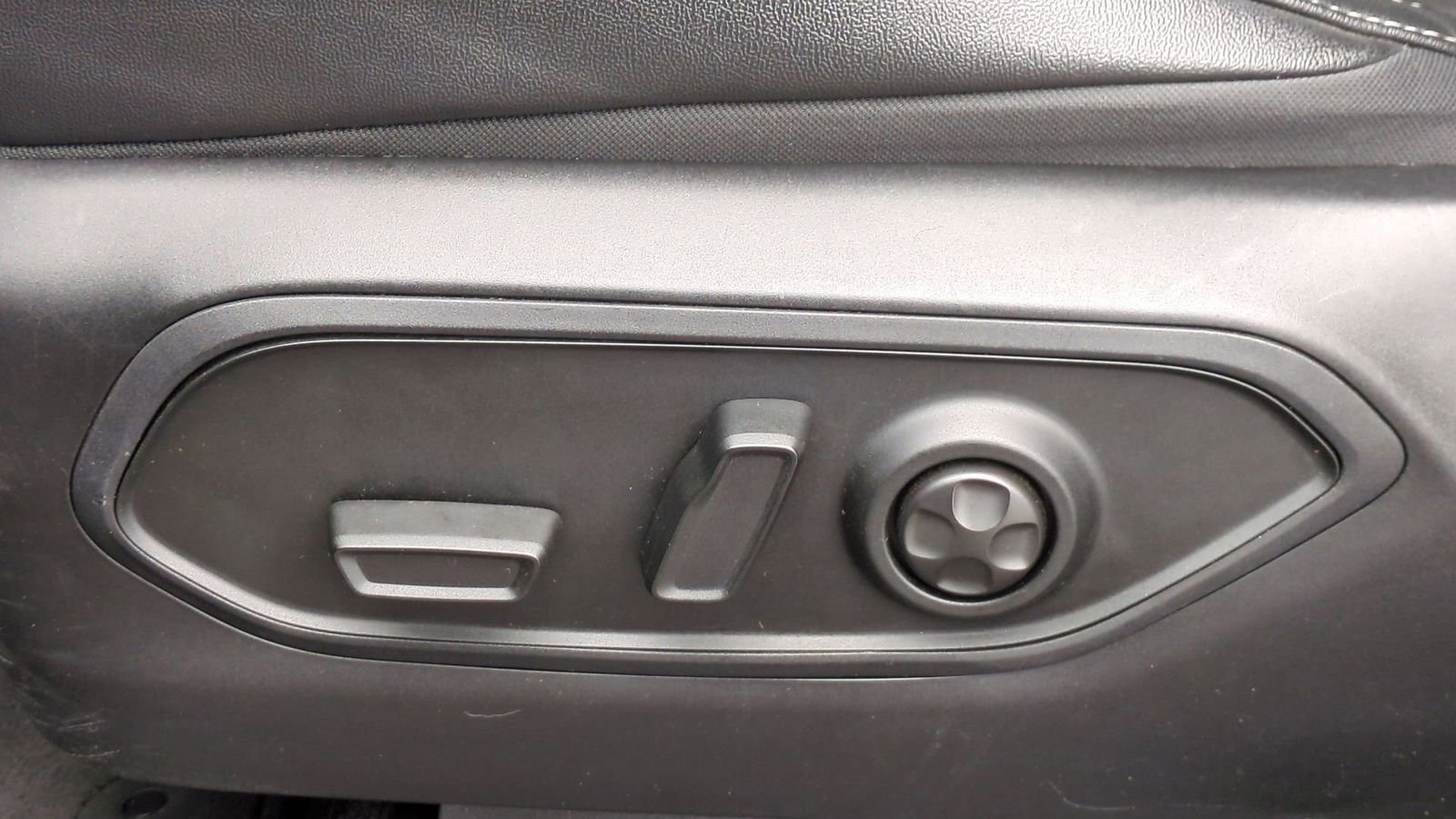 Used 2023 Jeep Grand Cherokee Altitude image 15