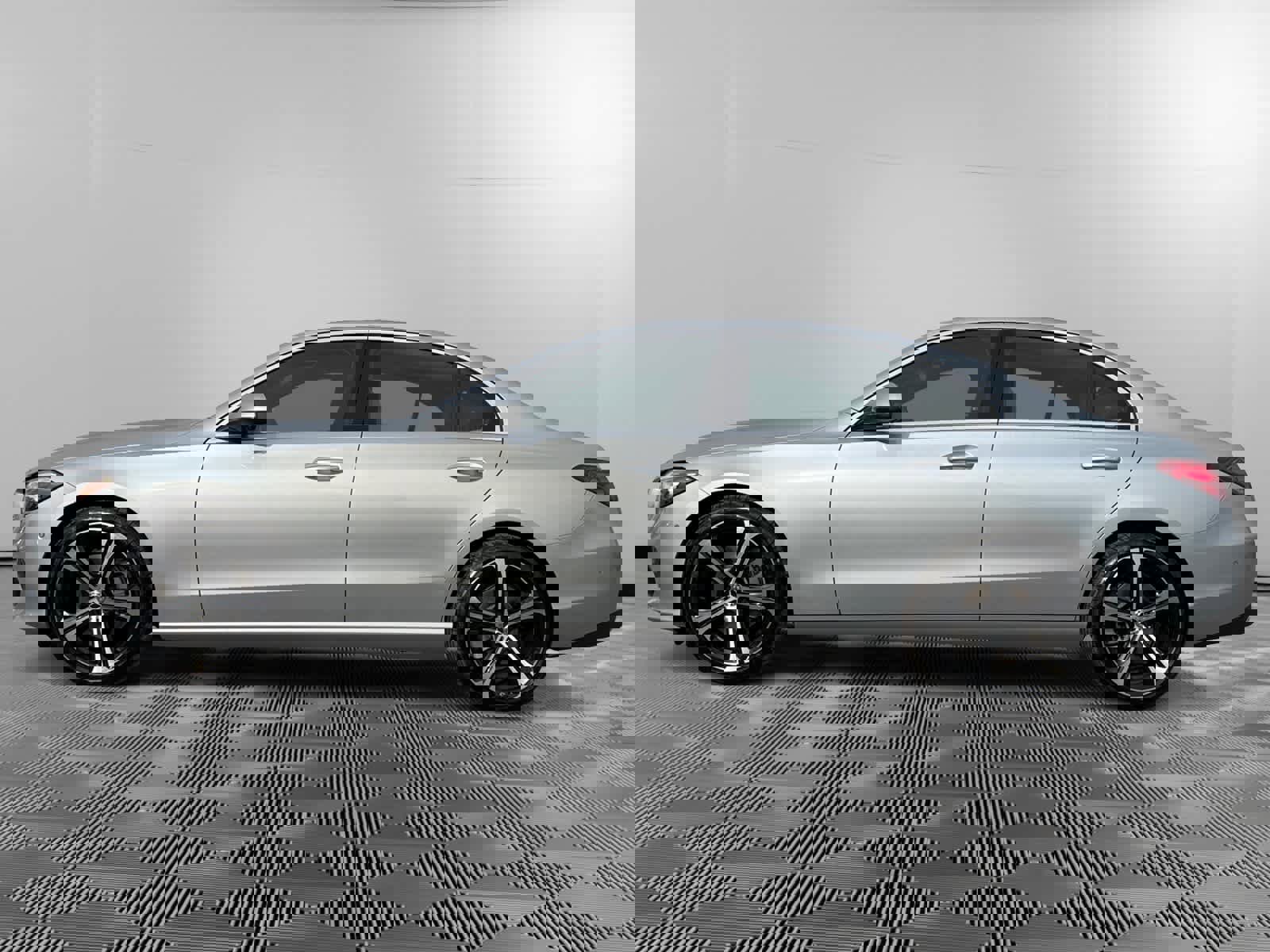 Used 2025 Mercedes-Benz C 300 4MATIC Sedan video 2