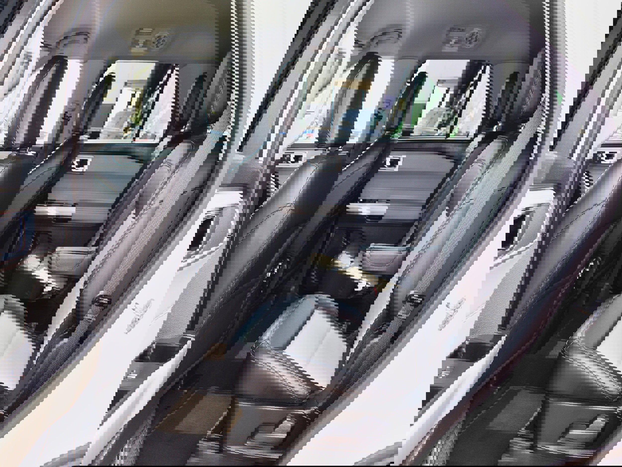 Used 2022 Ford Explorer XLT w/ Equipment Group 202A image 15