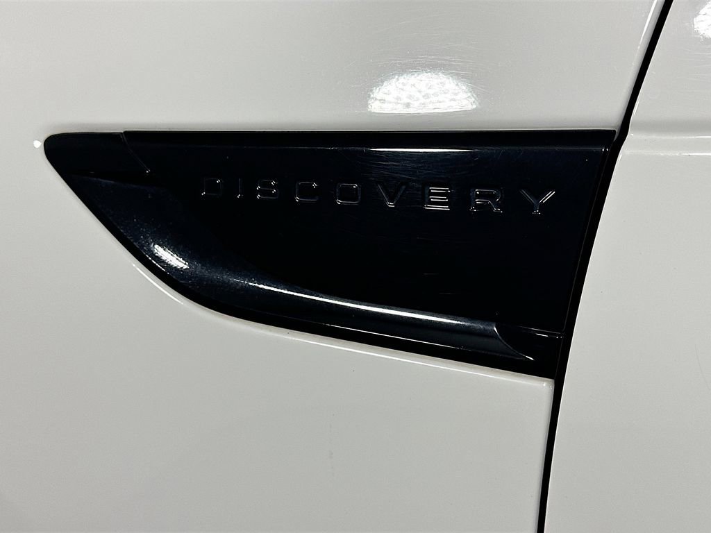 Used 2020 Land Rover Discovery Landmark image 28