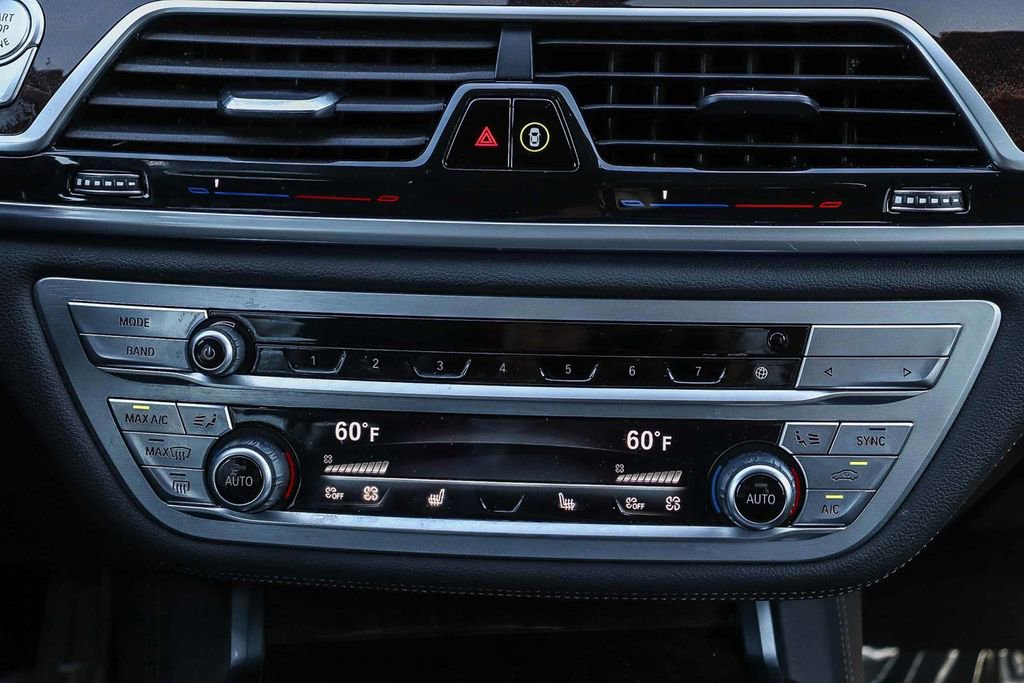 Used 2022 BMW 750i xDrive 750i xDrive w/ M Sport Package image 16