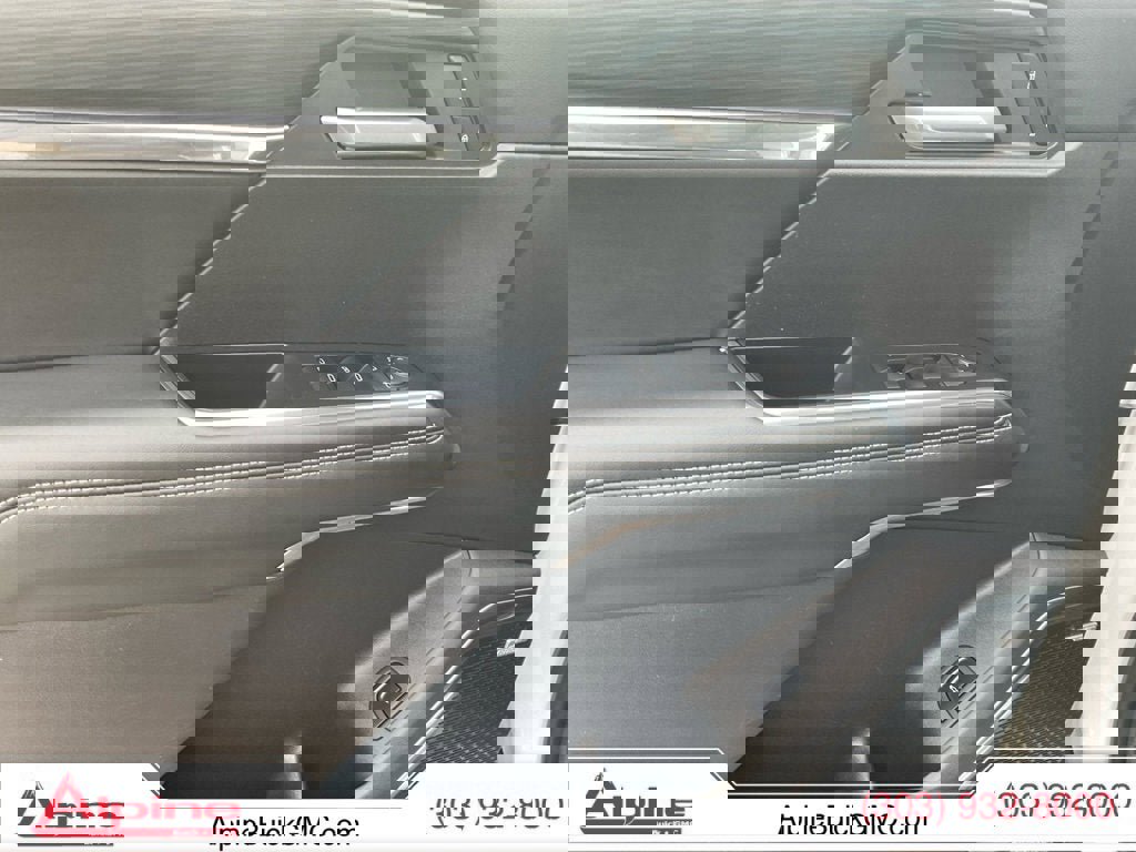 Used 2024 GMC Acadia Elevation image 16