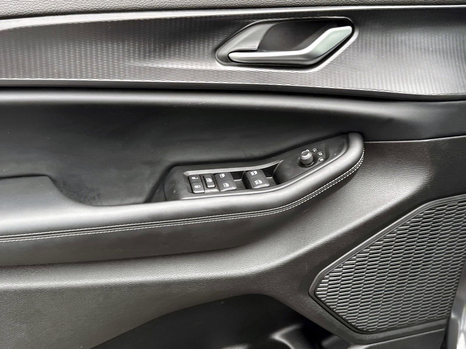 Used 2025 Jeep Grand Cherokee Laredo X image 9