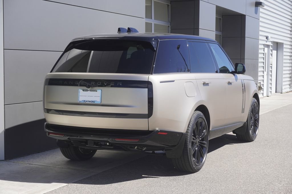 New 2026 Land Rover Range Rover SE image 2