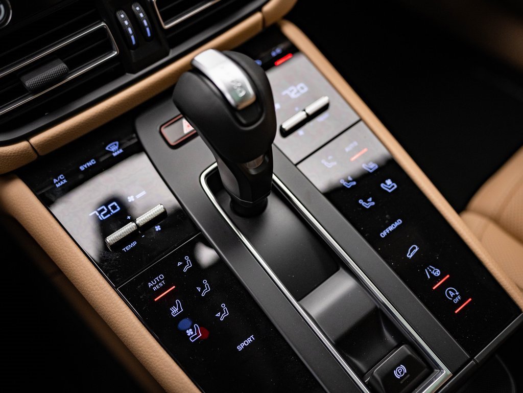 Certified 2025 Porsche Macan image 31