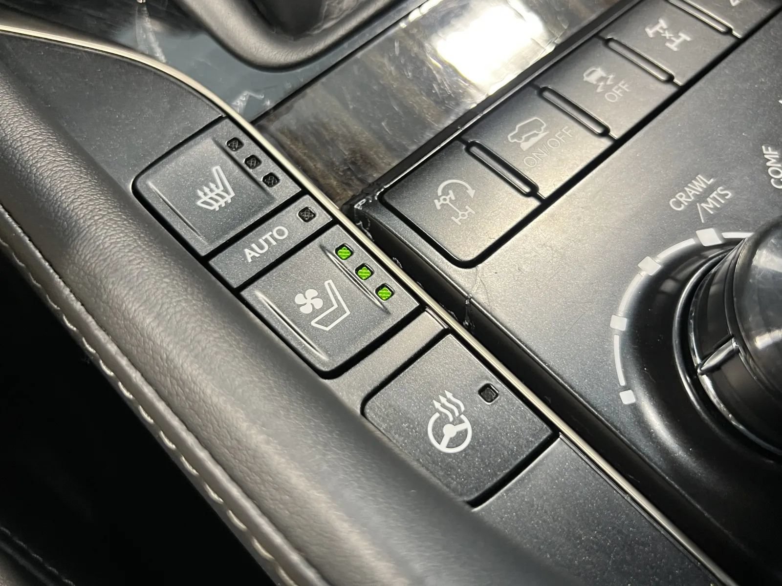 Used 2021 Lexus LX 570 4WD w/ Sport Package image 63