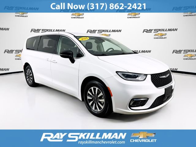 Used 2024 Chrysler Pacifica Select