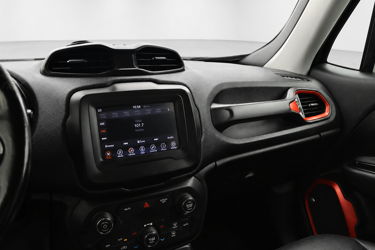 Used 2018 Jeep Renegade Trailhawk AWD/4WD image 30