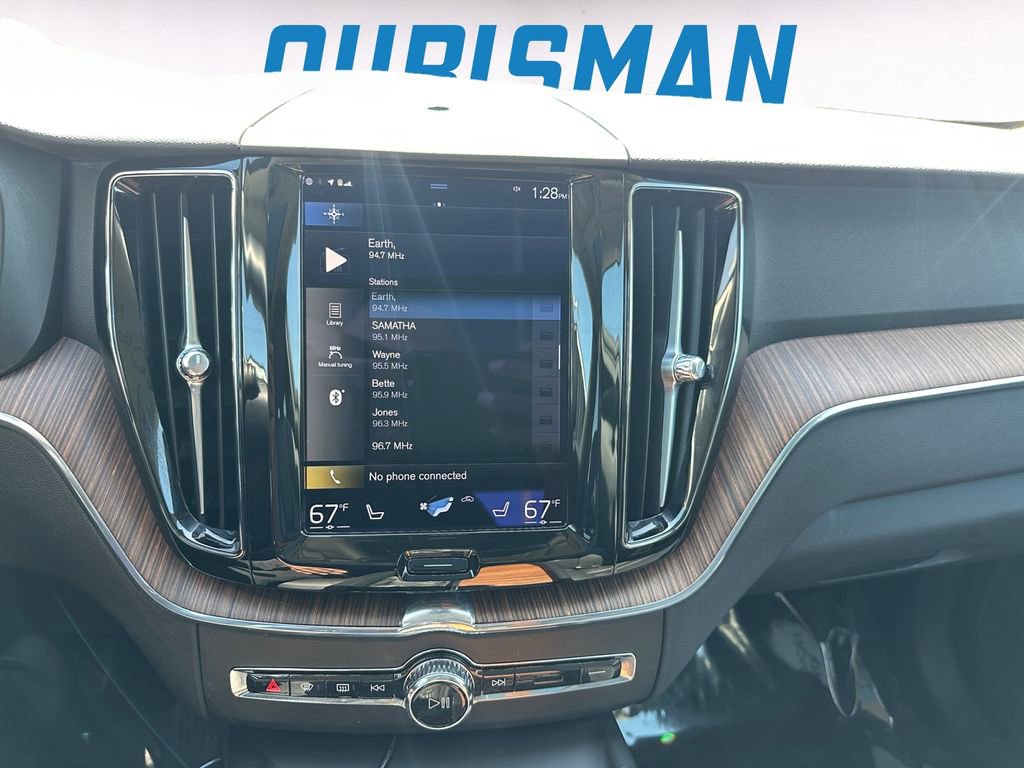 Used 2021 Volvo XC60 T5 Momentum image 14