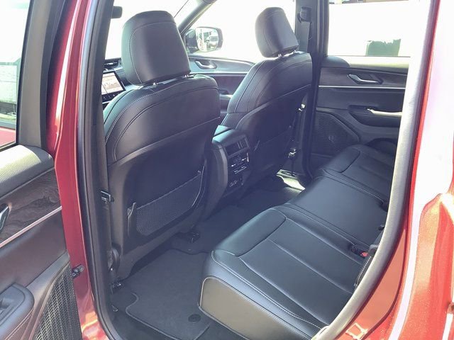 New 2025 Jeep Grand Cherokee Limited w/ Trailer Tow Package image 24