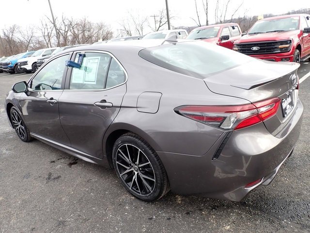 Used 2023 Toyota Camry SE image 5