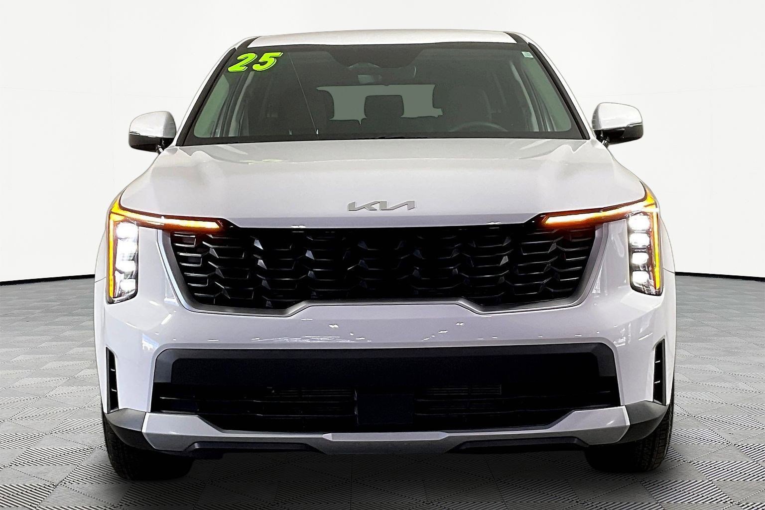 Certified 2025 Kia Sorento LX FWD image 2