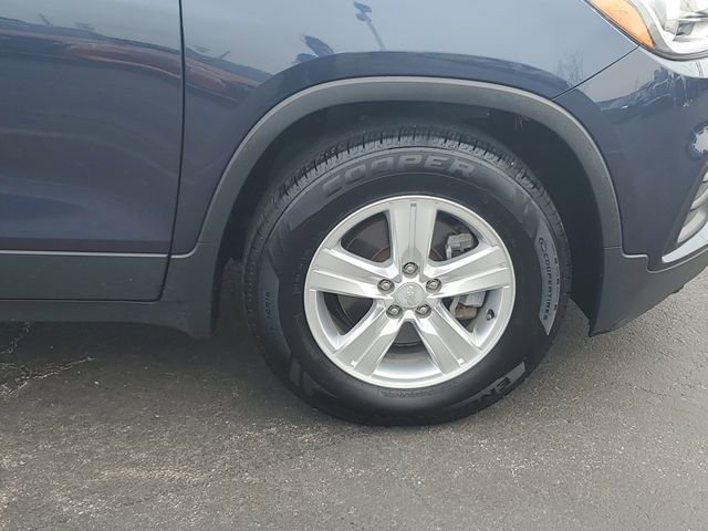Used 2019 Chevrolet Trax LT w/ LT Convenience Package image 9