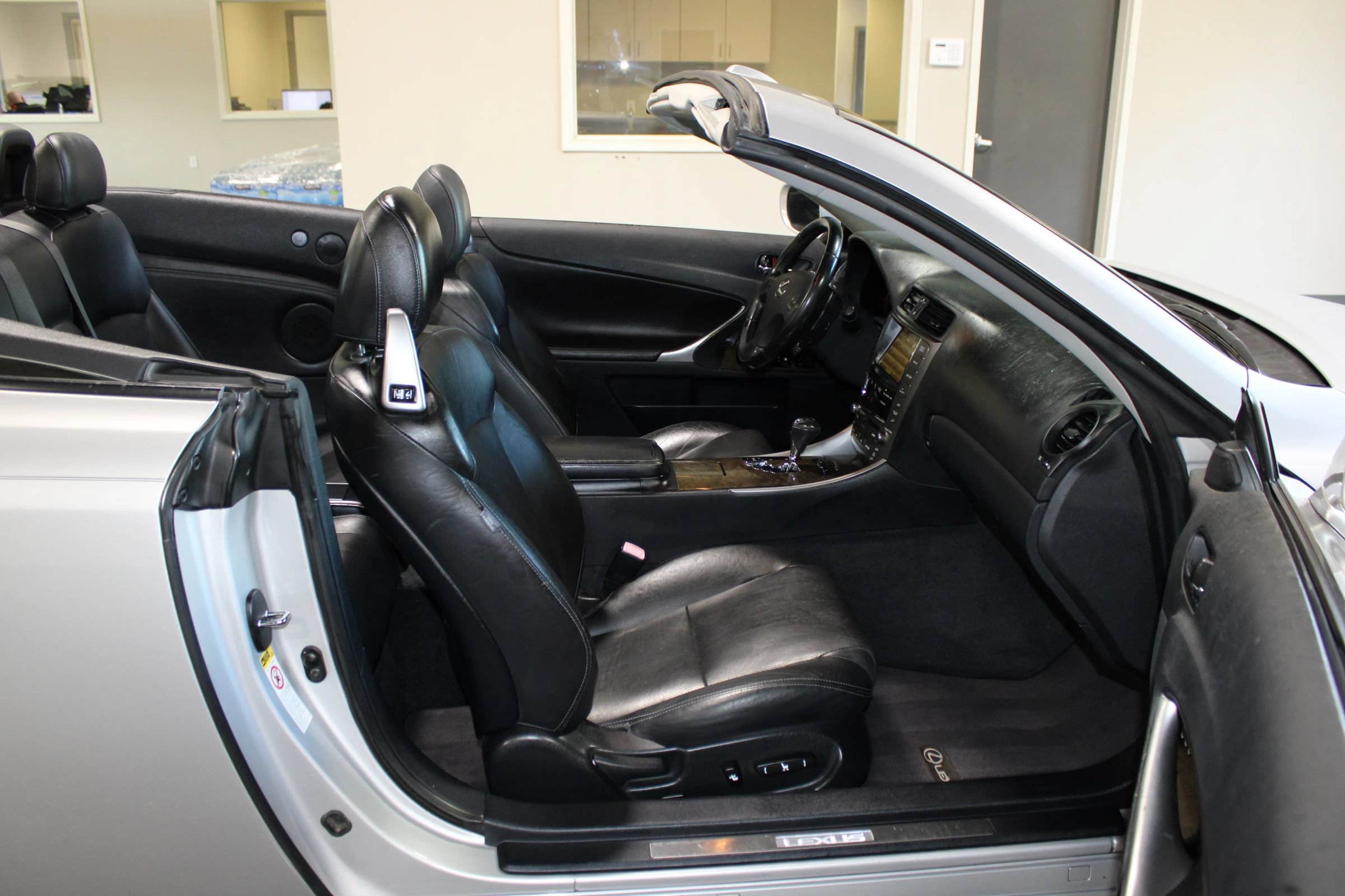 Used 2010 Lexus IS 350C w/ Luxury Pkg RWD image 43