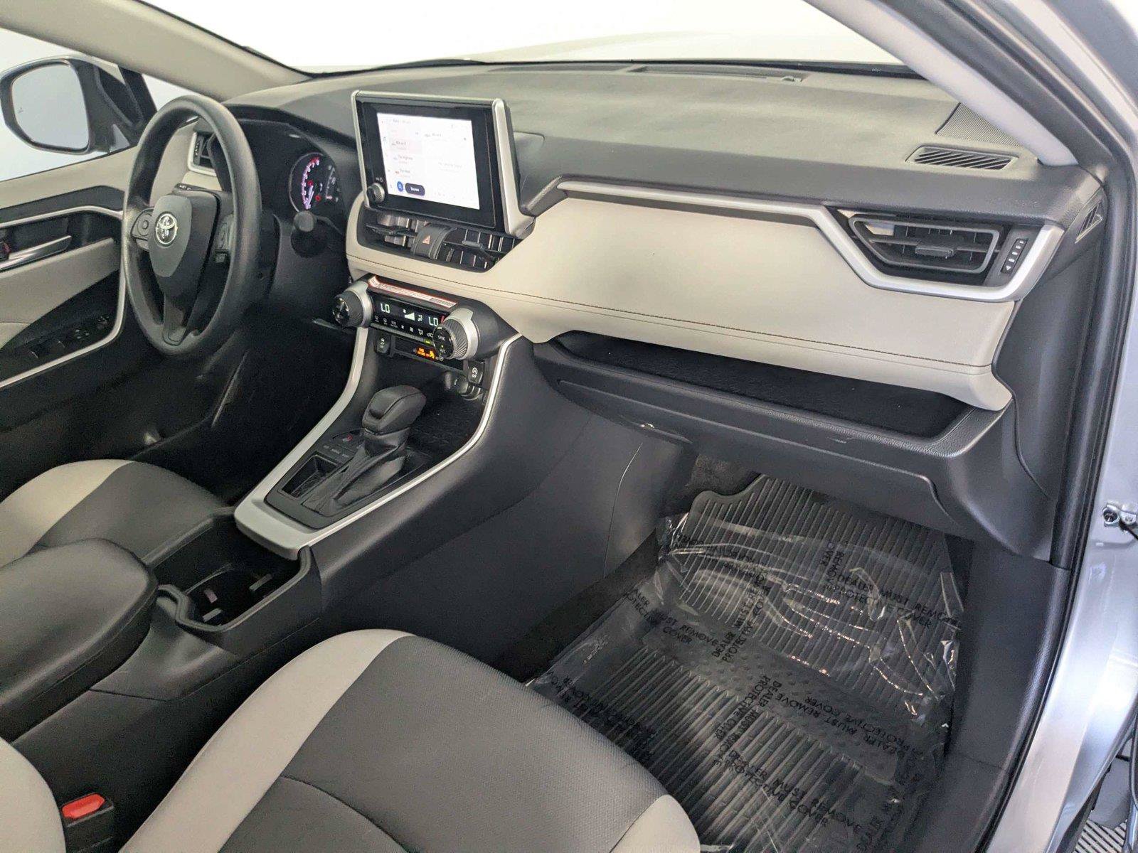 Used 2025 Toyota RAV4 XLE w/ Convenience Package FWD image 33