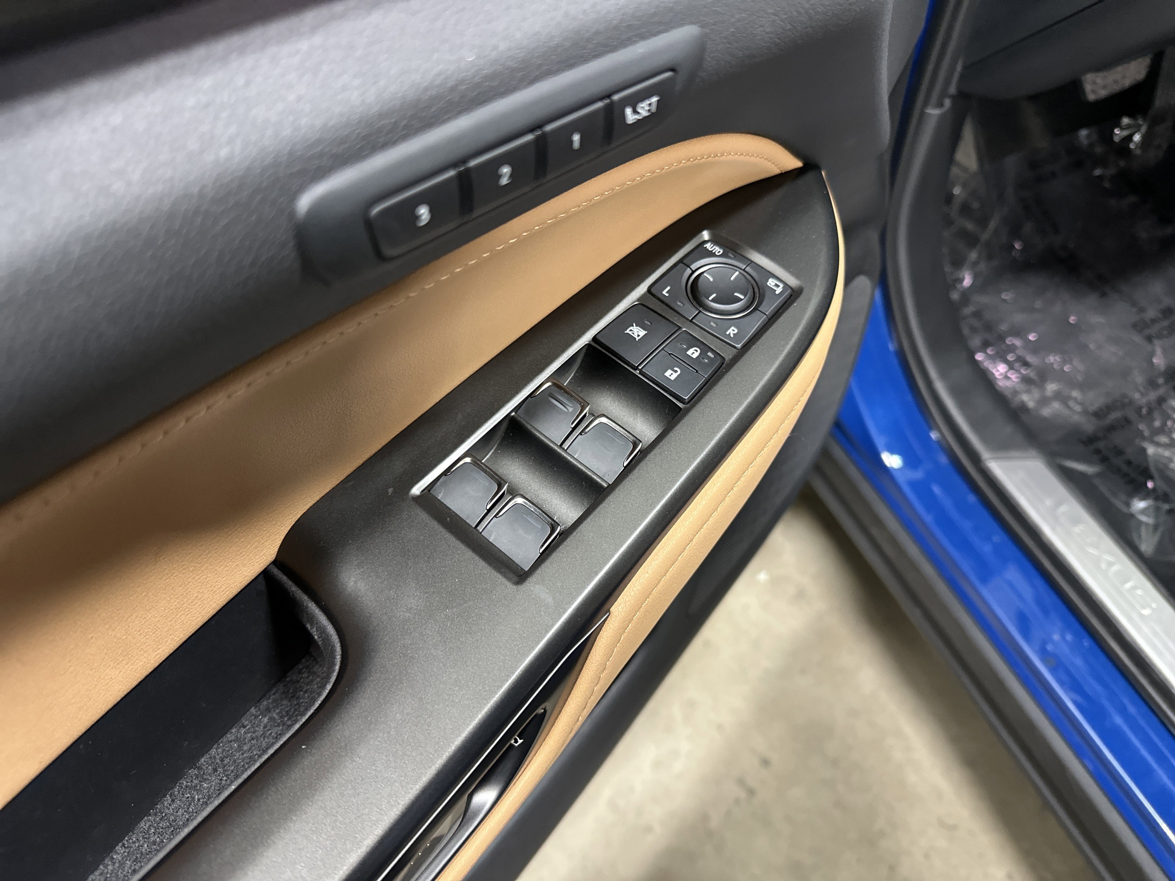 Certified 2025 Lexus NX 350 AWD w/ Premium Package image 15