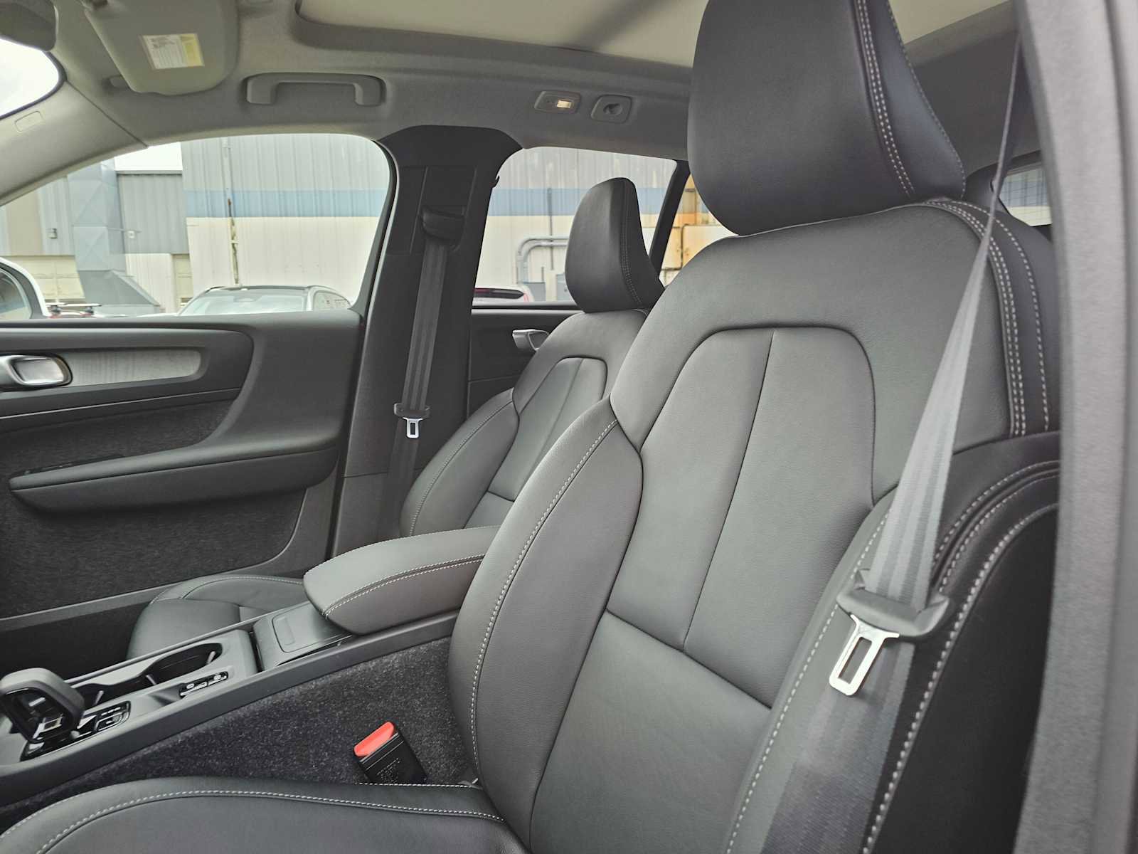 Used 2025 Volvo XC40 B5 Core w/ Protection Package Premier image 22