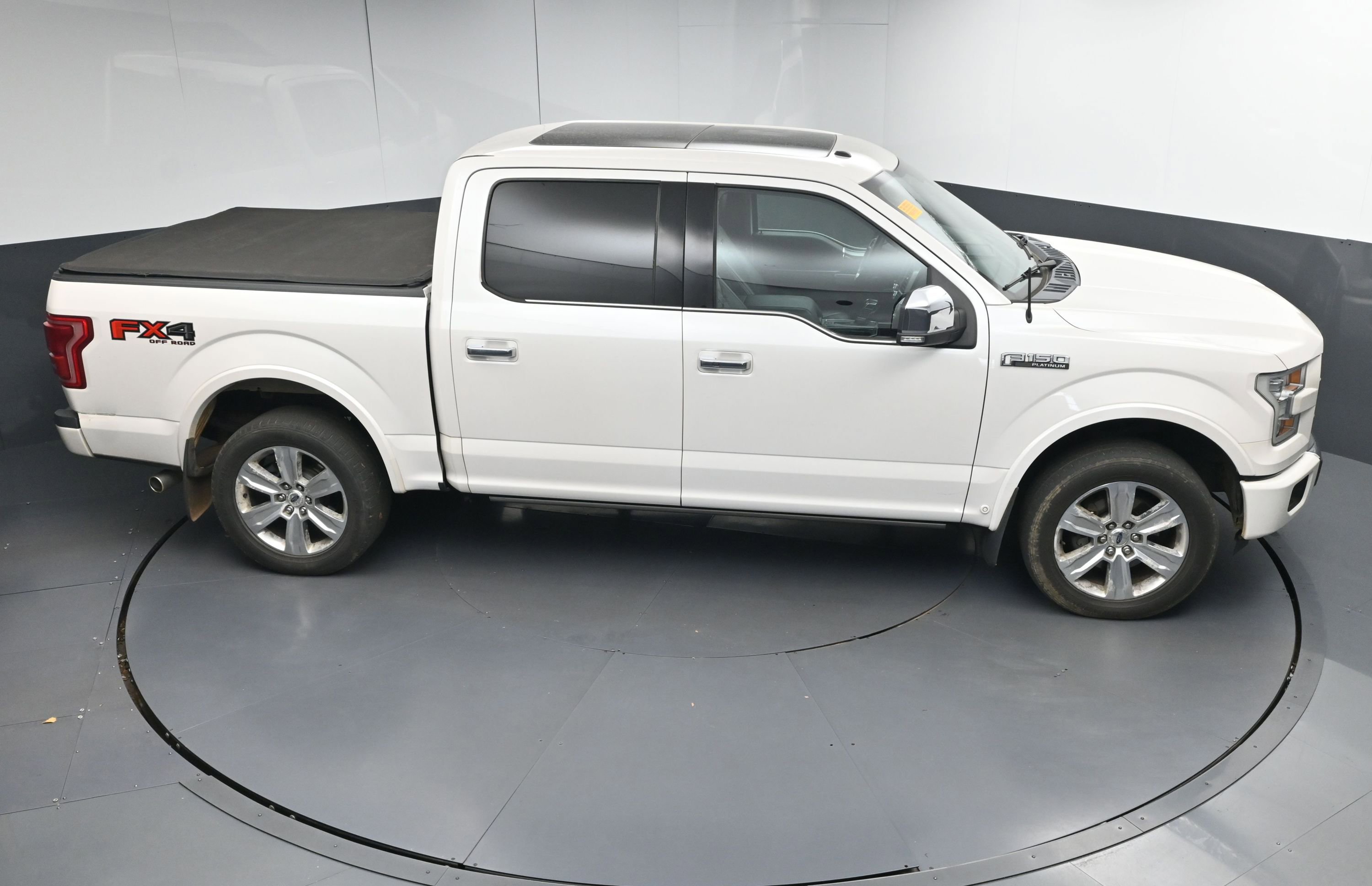 Used 2015 Ford F150 Platinum w/ Equipment Group 701A Luxury image 44