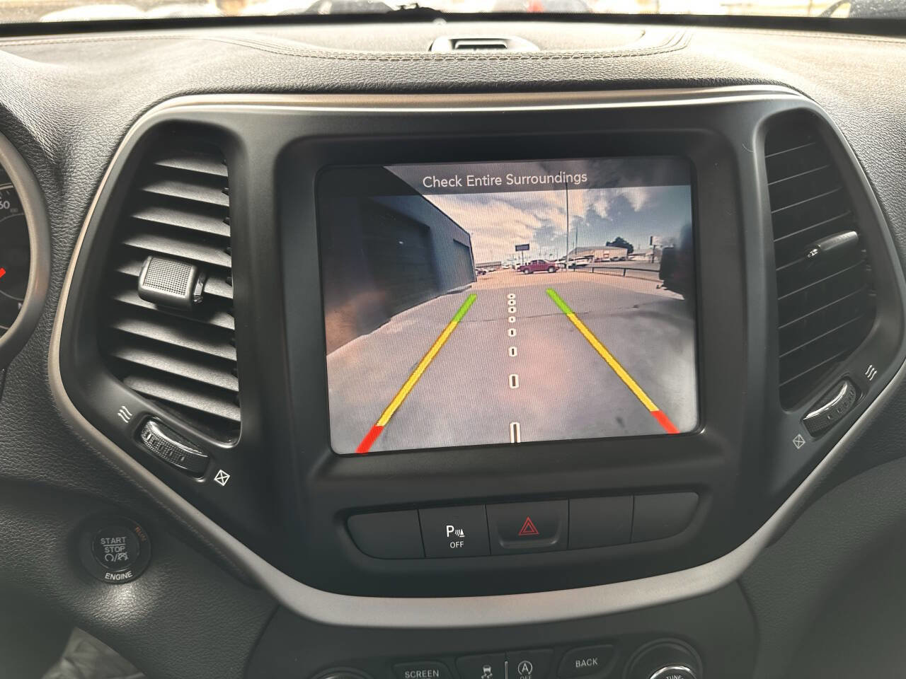 Used 2015 Jeep Cherokee Latitude w/ Comfort/Convenience Group image 11