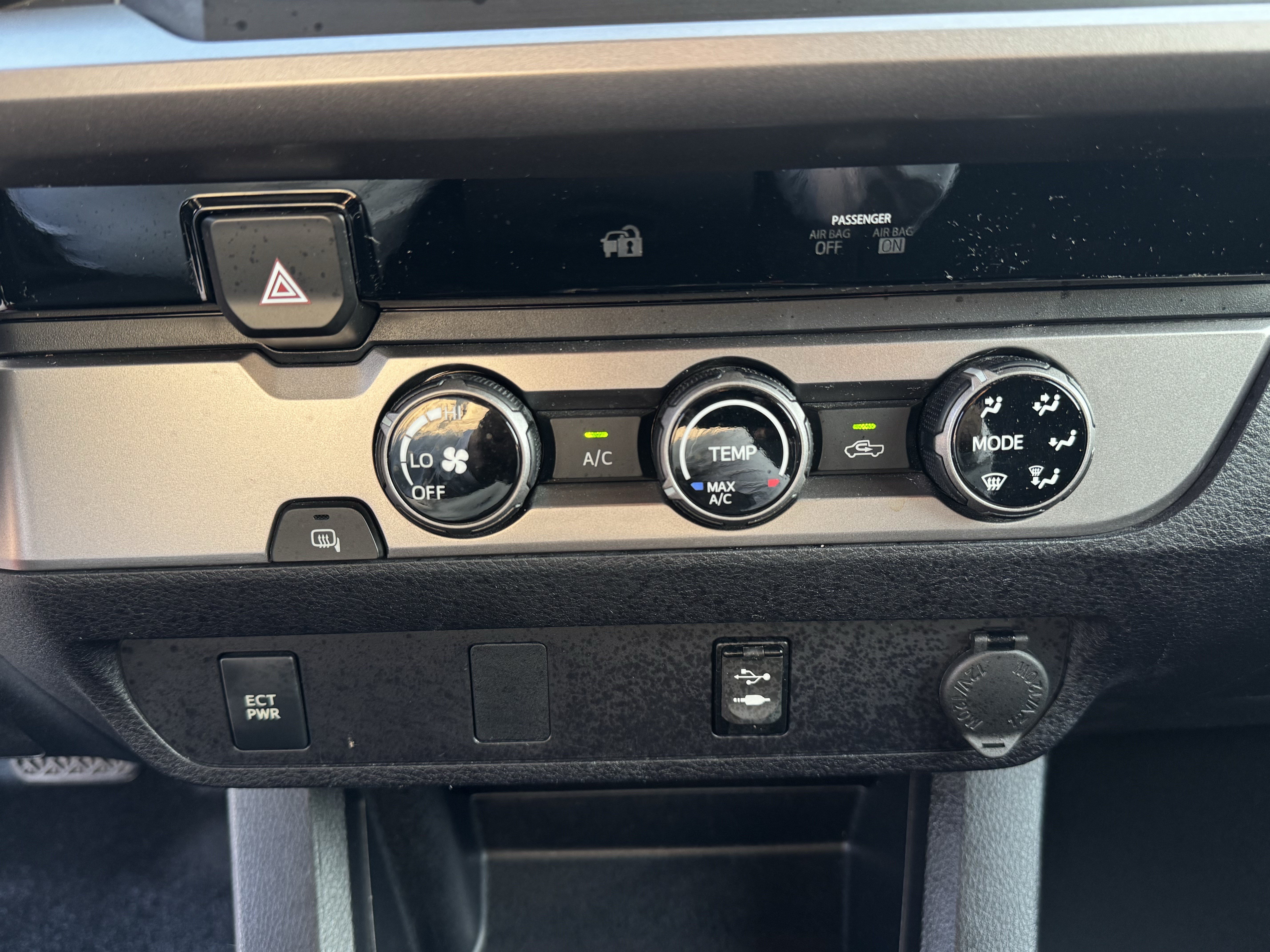 Used 2017 Toyota Tacoma SR5 w/ Tow Package RWD image 25