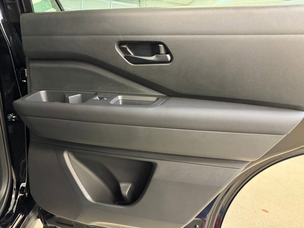 New 2026 Nissan Pathfinder SV image 25