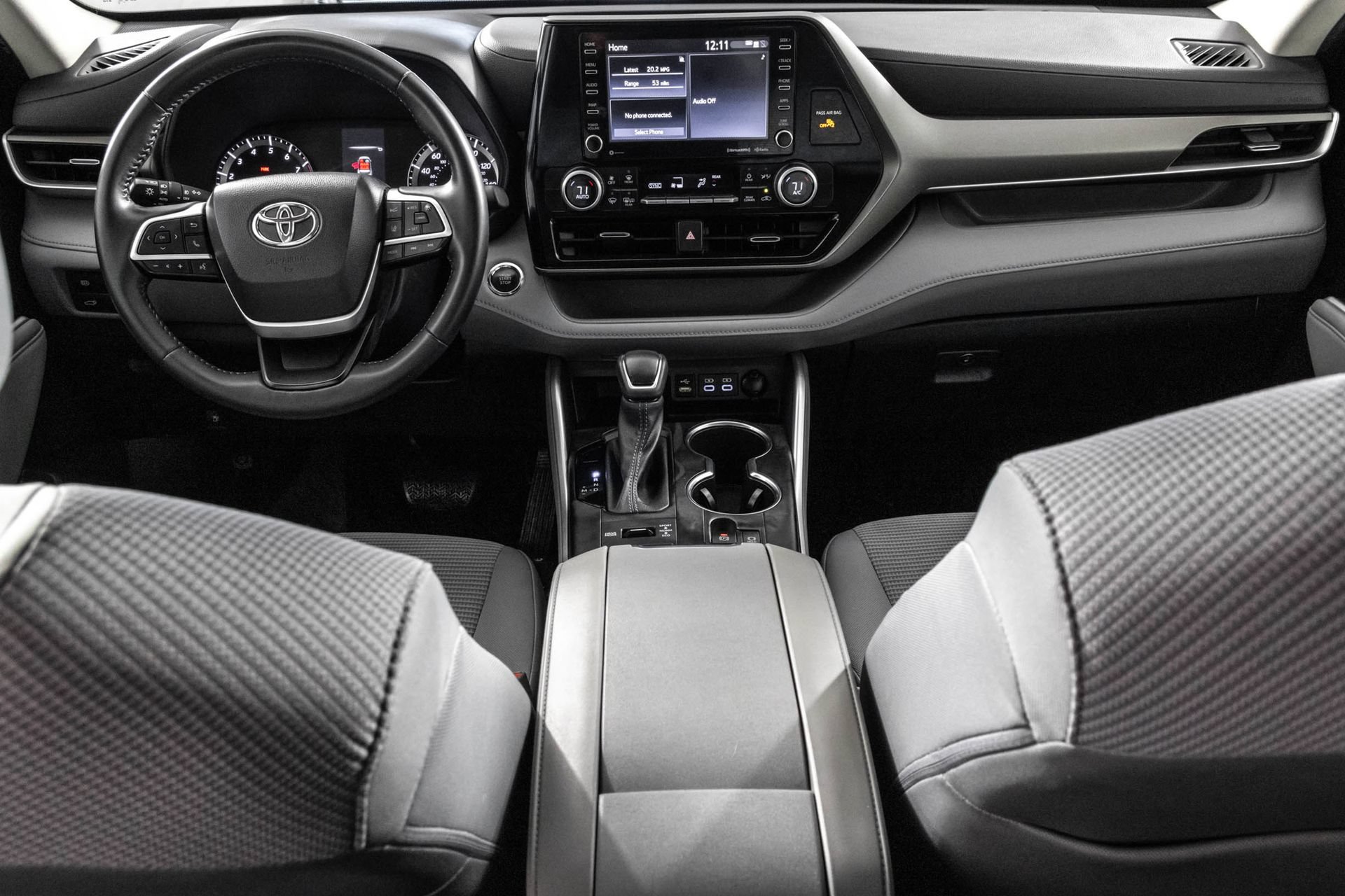 Used 2022 Toyota Highlander LE AWD/4WD image 23