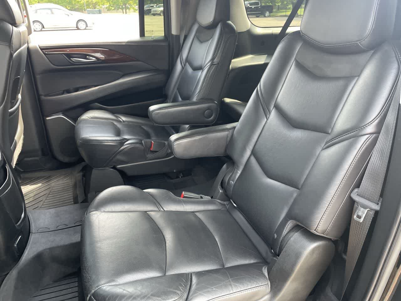Used 2018 Cadillac Escalade ESV 4WD image 20