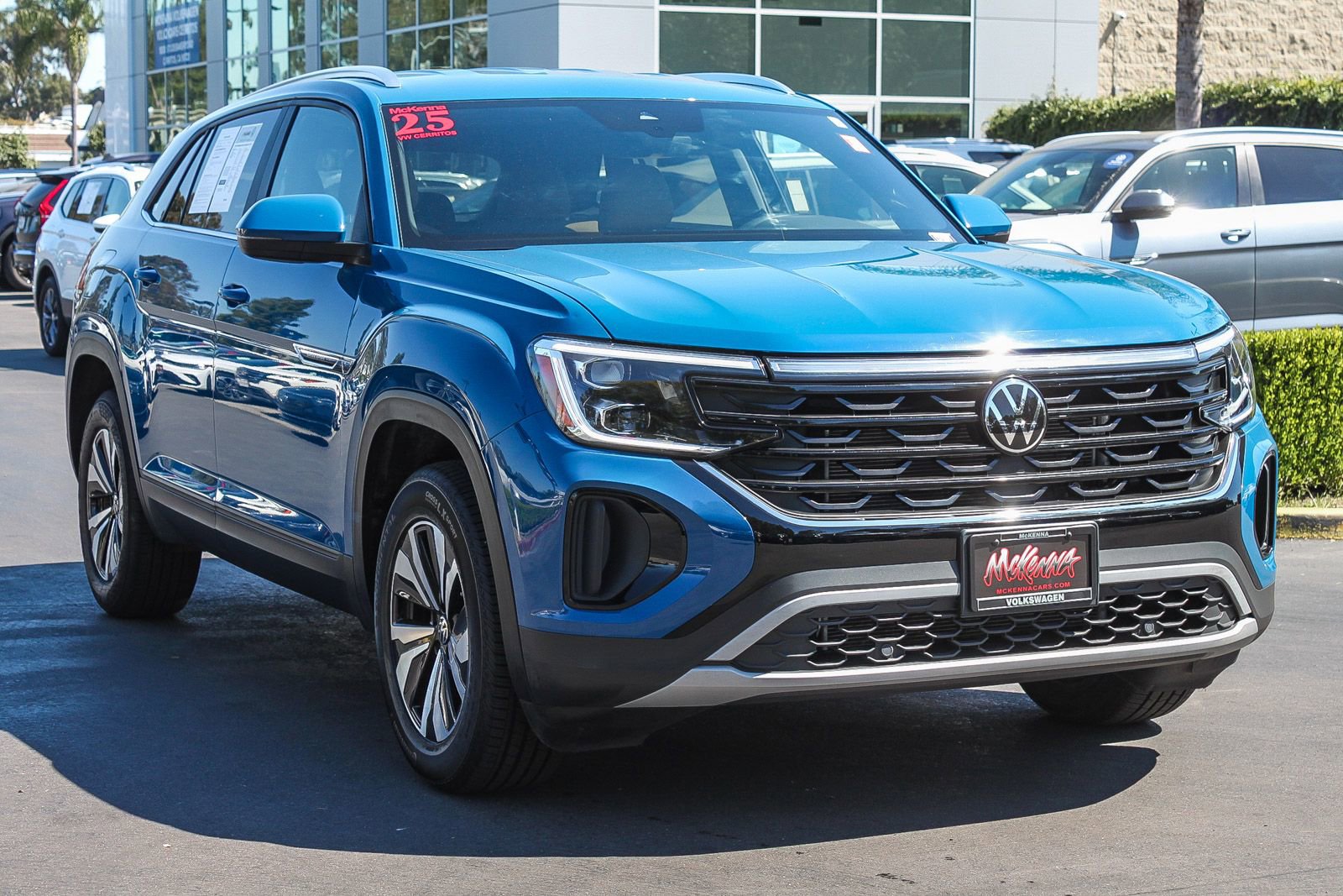 Used 2025 Volkswagen Atlas Cross Sport SE image 3
