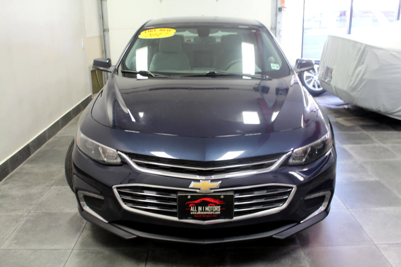 Used 2017 Chevrolet Malibu LT image 2