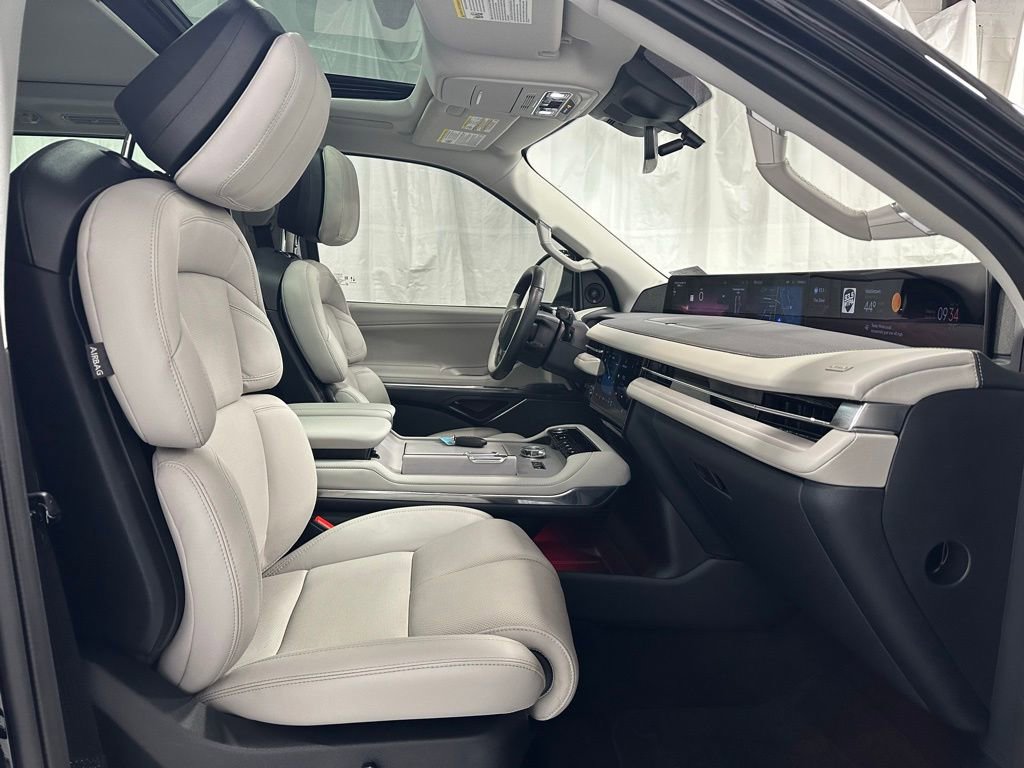 Used 2025 Lincoln Navigator Reserve image 67