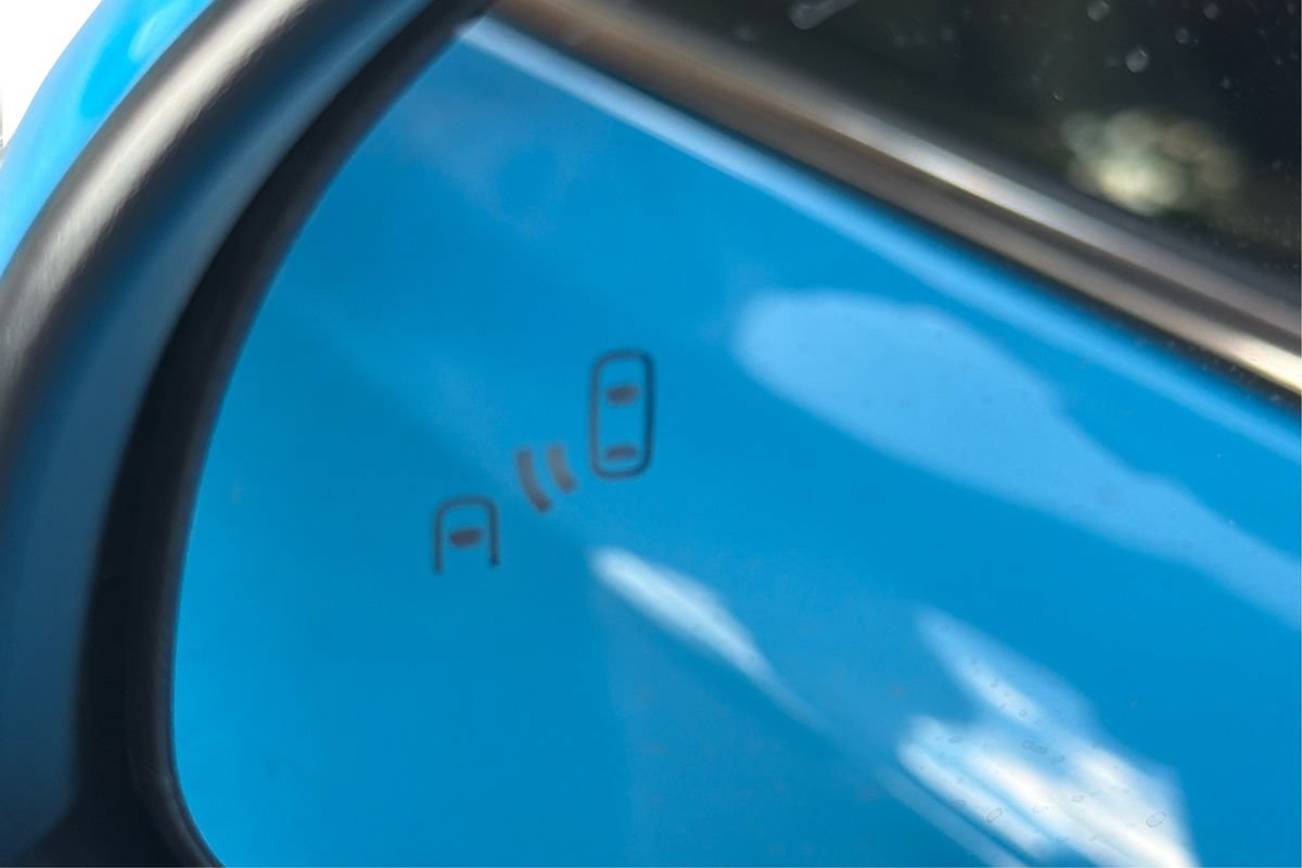 Used 2019 Toyota C-HR Limited FWD image 26