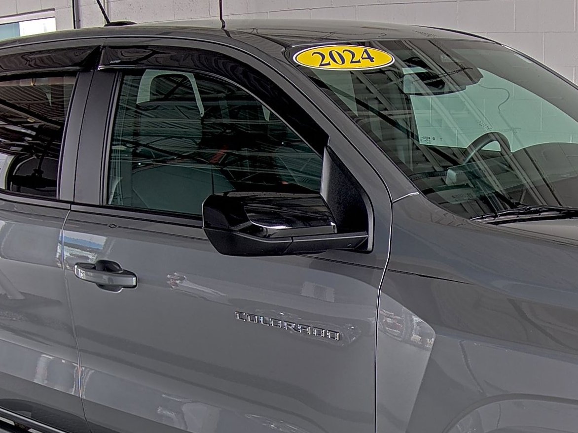 Used 2024 Chevrolet Colorado Z71 w/ Z71 Convenience Package 2 image 17