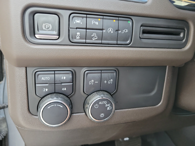 Used 2021 Chevrolet Tahoe Z71 w/ Luxury Package AWD/4WD image 31