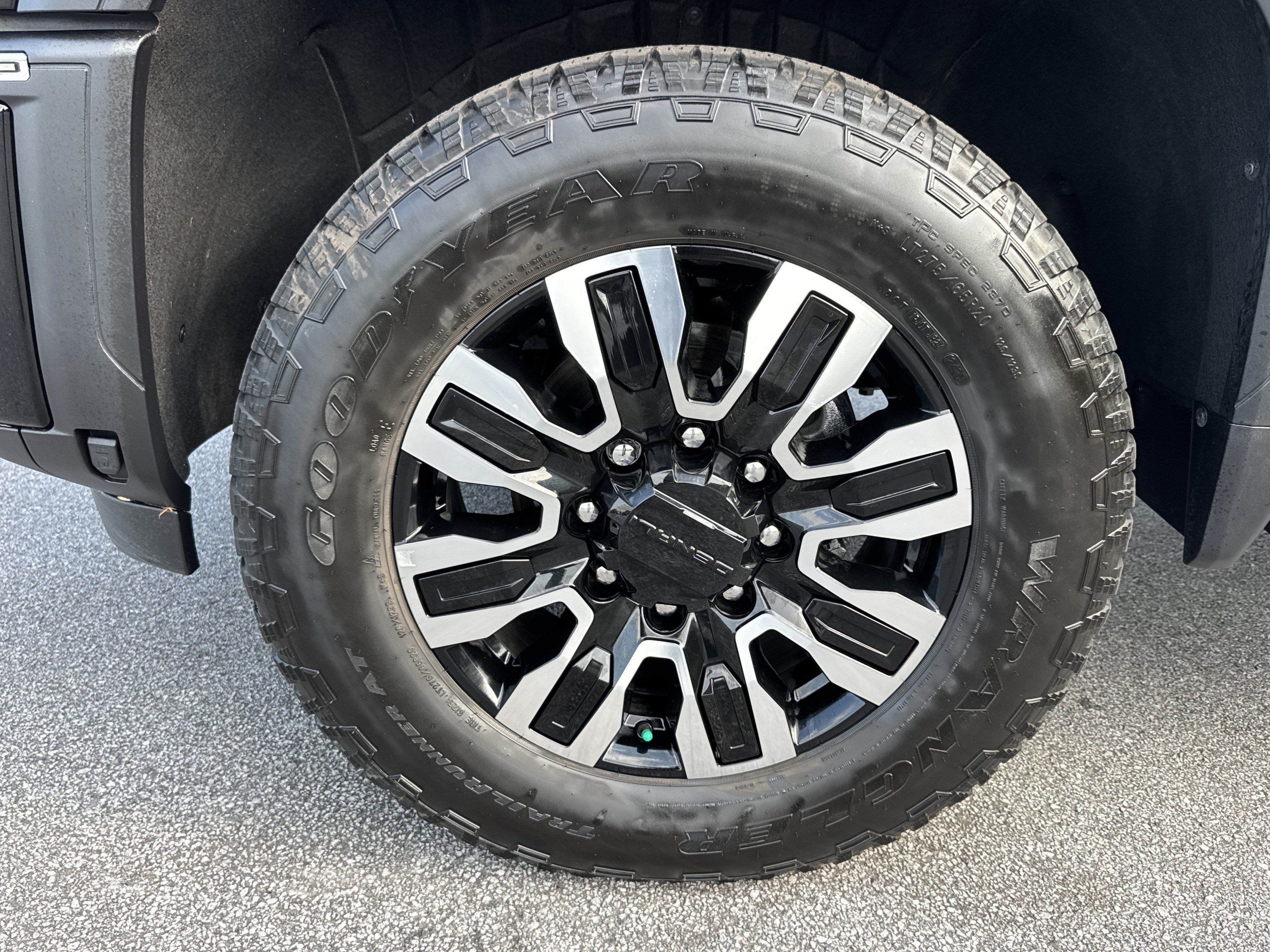Used 2025 GMC Sierra 2500 Denali Ultimate AWD/4WD image 13