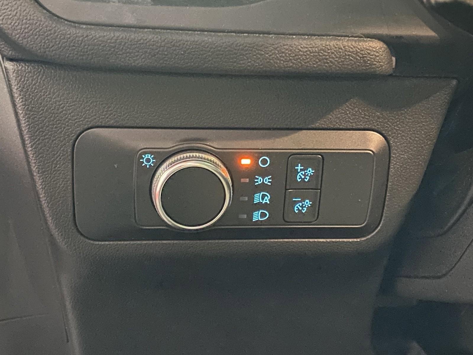 Used 2022 Ford Escape SE image 19