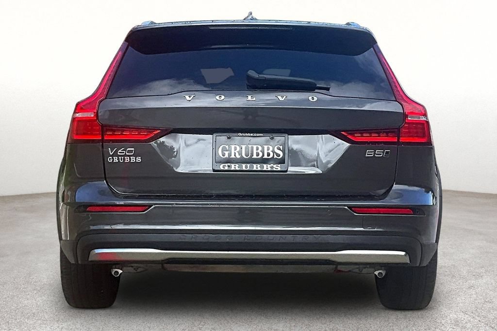 Certified 2025 Volvo V60 B5 Cross Country Plus AWD/4WD image 5
