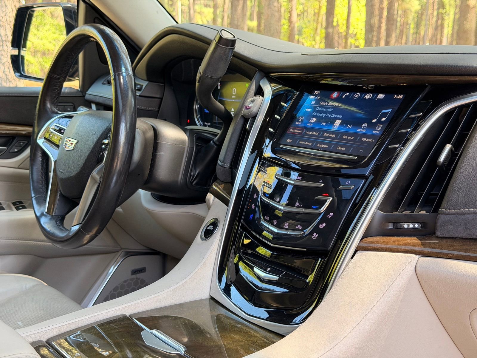 Used 2019 Cadillac Escalade Premium Luxury image 21