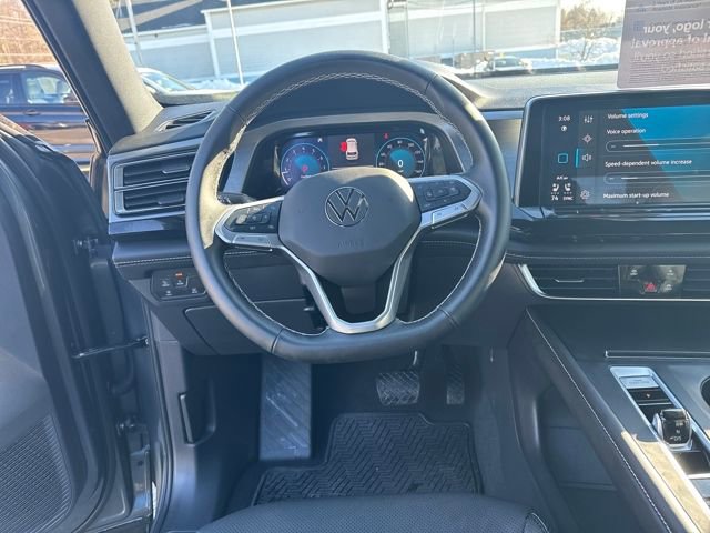 Certified 2025 Volkswagen Atlas Cross Sport SE image 17