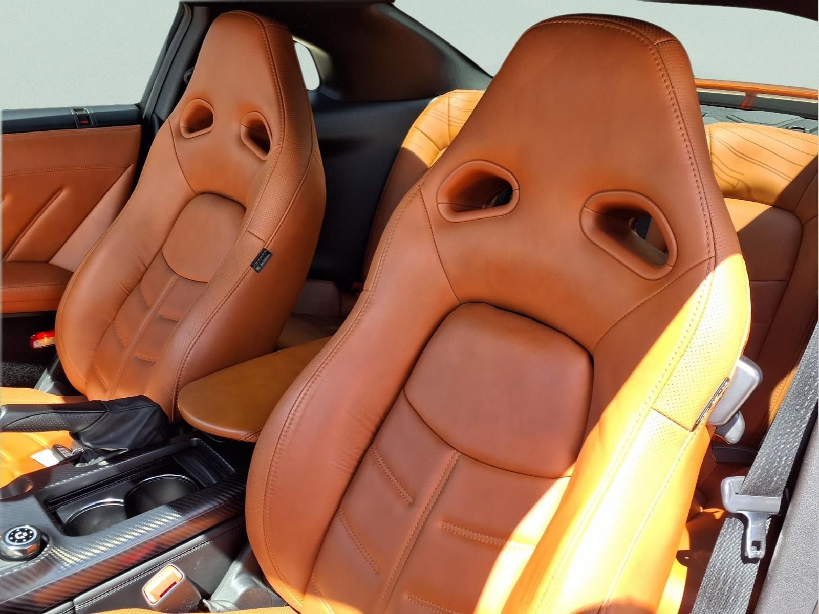 Used 2018 Nissan GT-R Premium w/ Premium Interior Package image 16