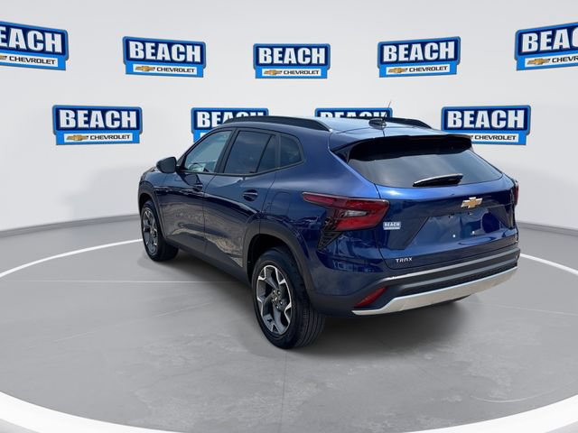 Used 2024 Chevrolet Trax LT w/ LT Convenience Package FWD image 6