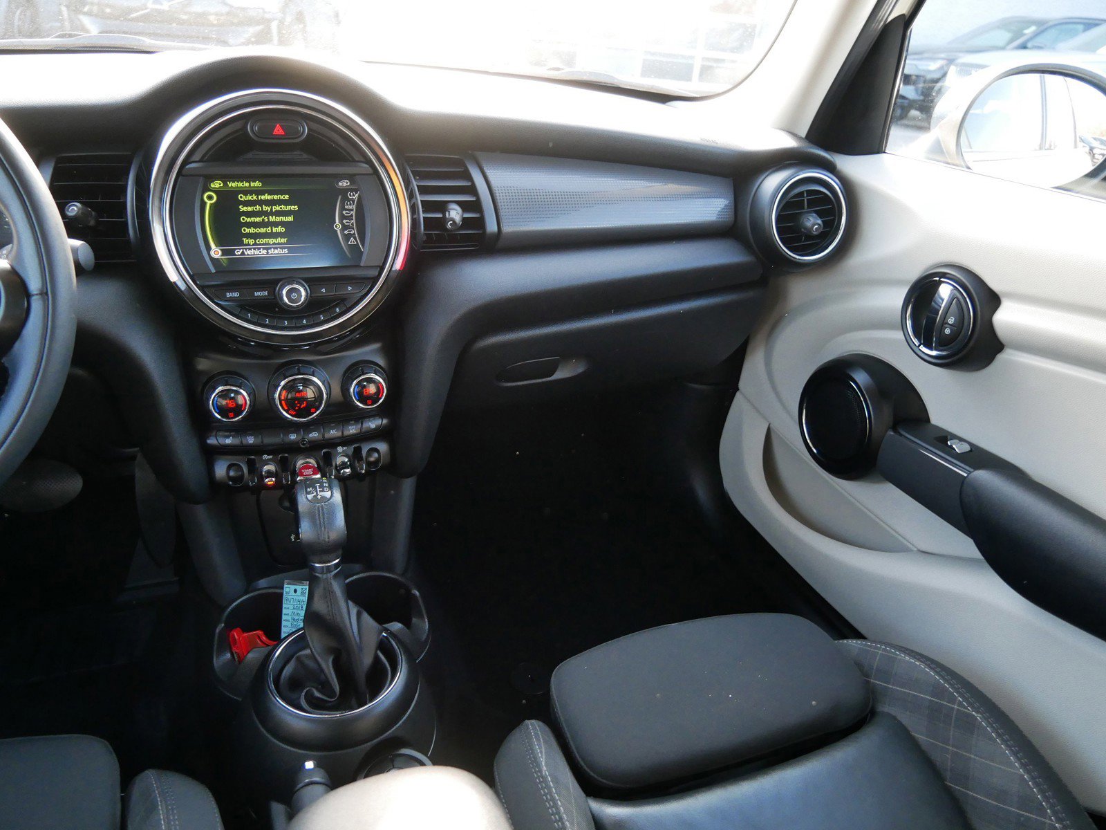 Used 2018 MINI Cooper 4-Door Hardtop image 14