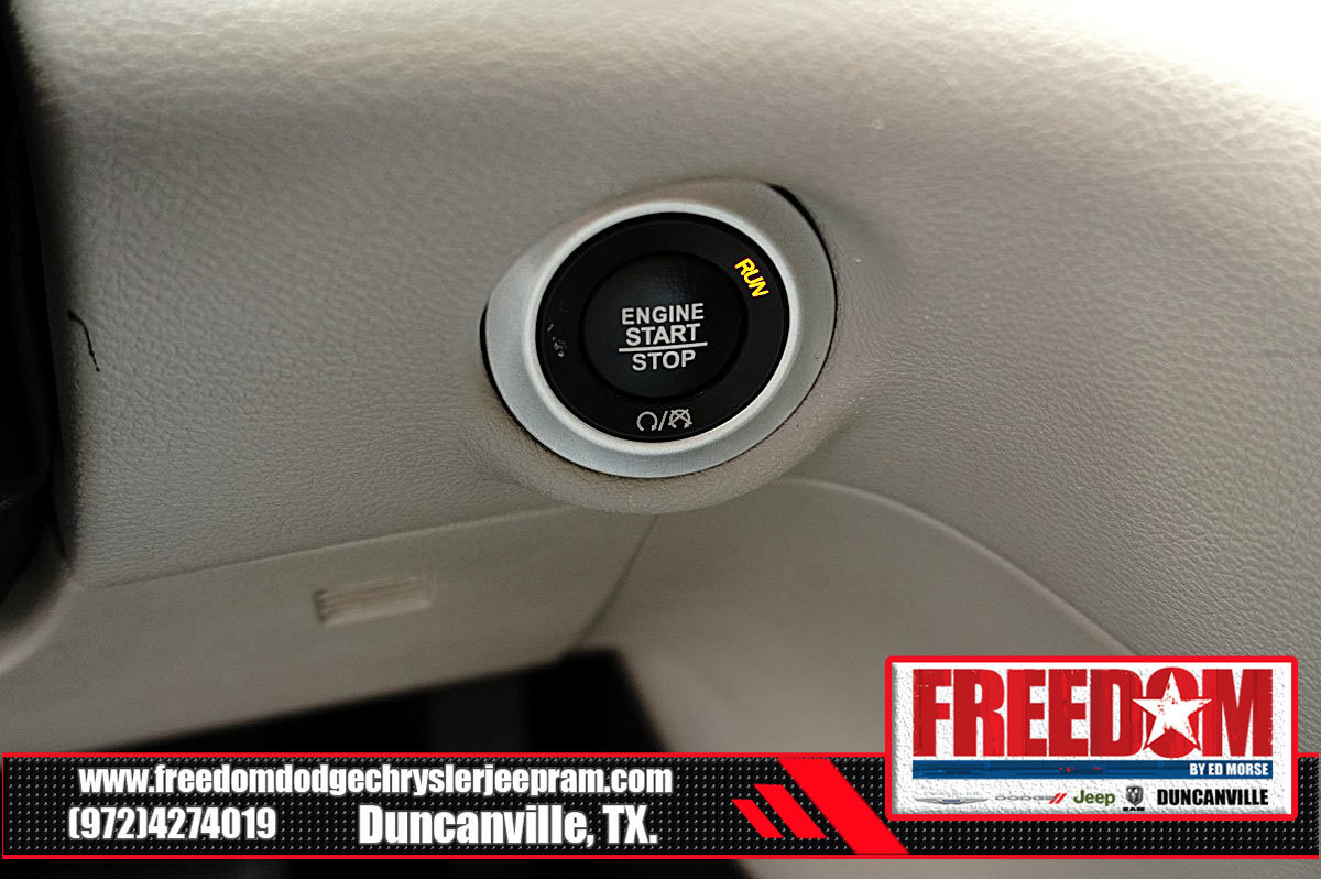 Used 2024 Chrysler Pacifica Touring-L FWD image 34