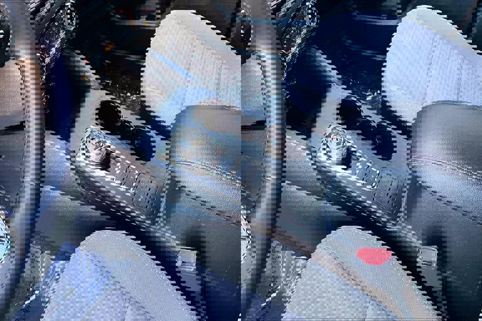 Used 2022 Ford Escape SE w/ SE Sport Appearance Package image 17