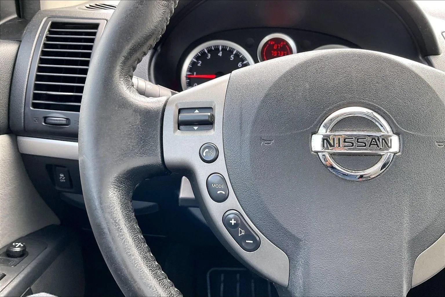 Used 2012 Nissan Sentra 2.0 SR w/ Special Edition Pkg FWD image 15