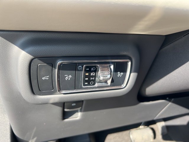 Used 2024 Lincoln Nautilus Premier image 7