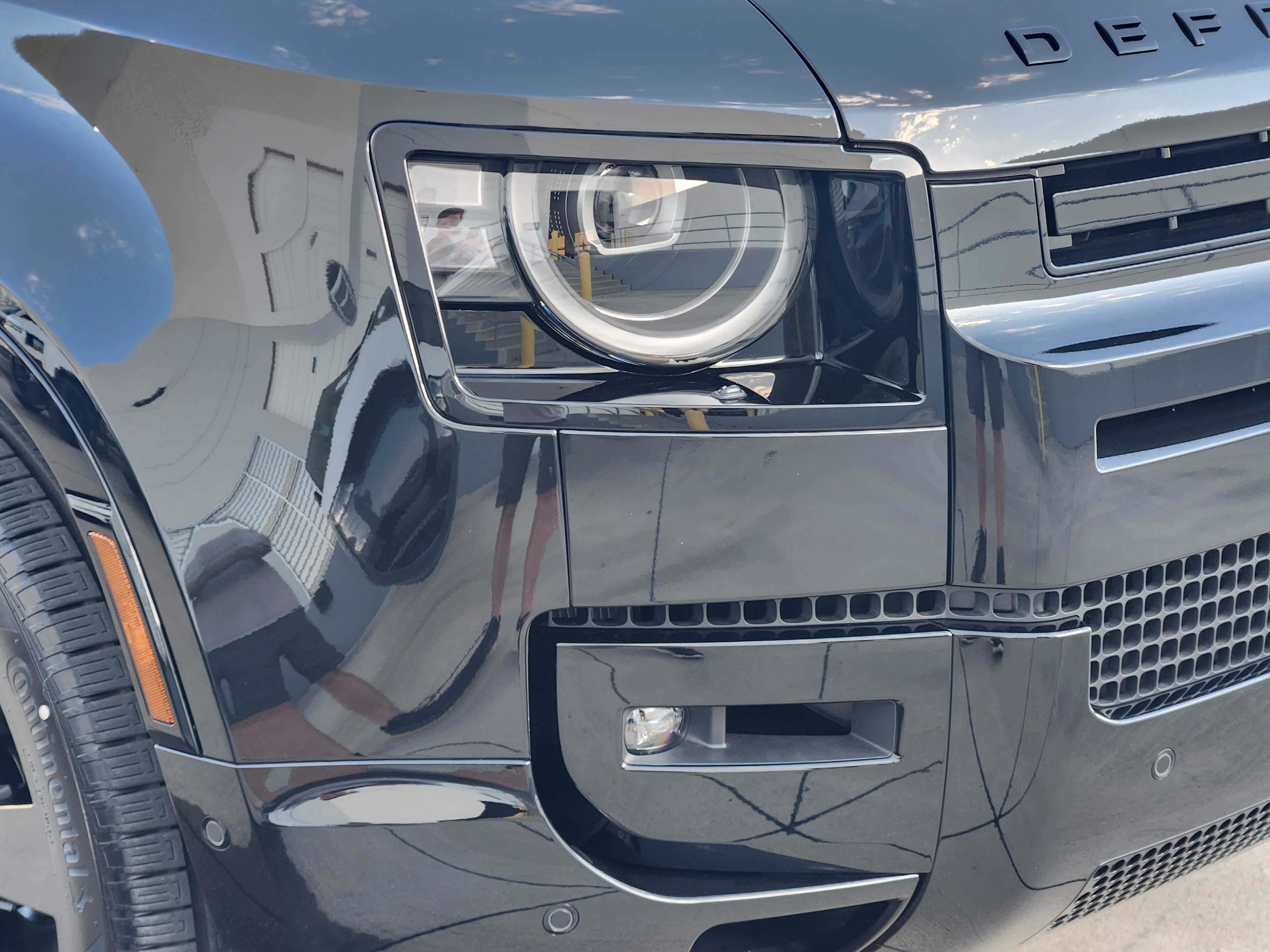 New 2026 Land Rover Defender 110 X-Dynamic SE image 8