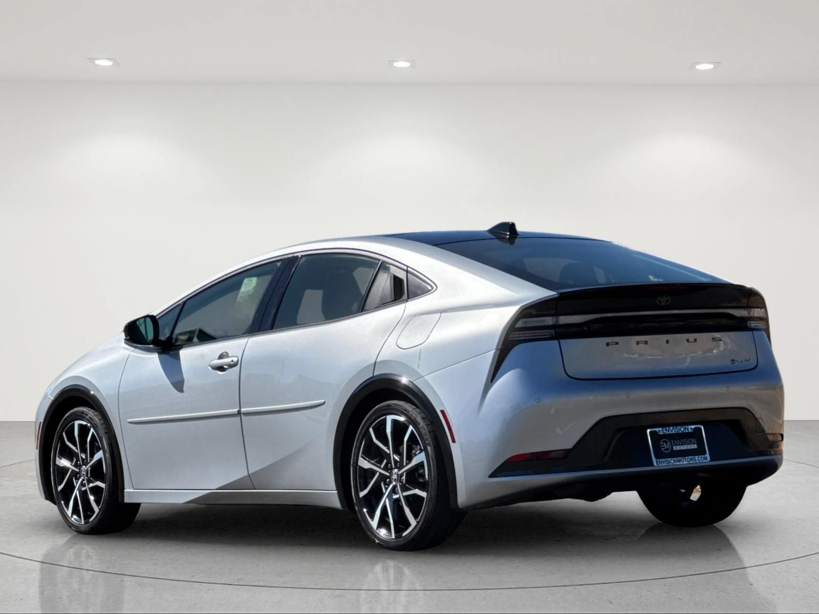Used 2025 Toyota Prius Plug-In Hybrid FWD image 4