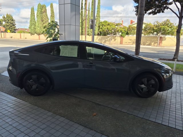 Used 2024 Toyota Prius LE FWD image 4