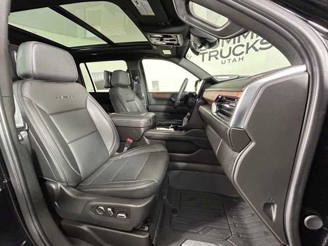 Used 2025 GMC Yukon XL Denali w/ Denali Reserve Package image 9