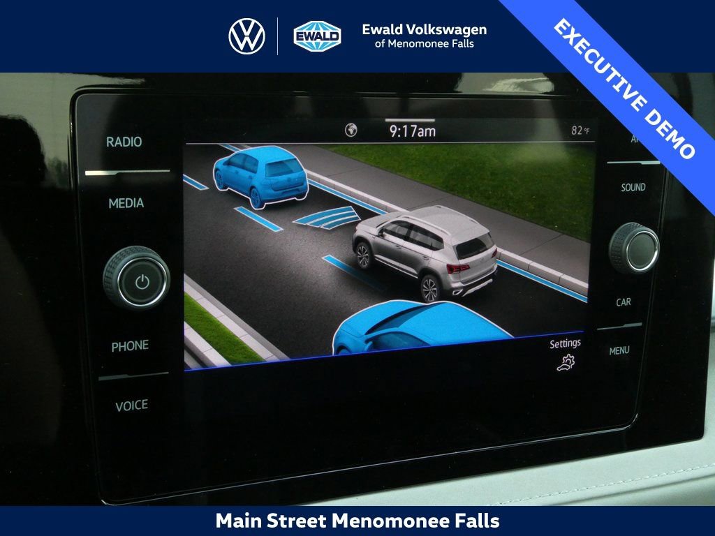 Certified 2025 Volkswagen Taos SE image 38